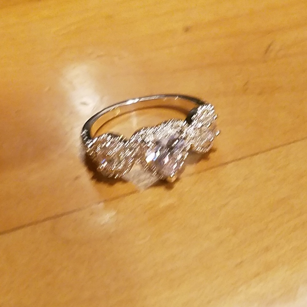 SILVER & WHITE CRYSTAL RING - Picture 5 of 6
